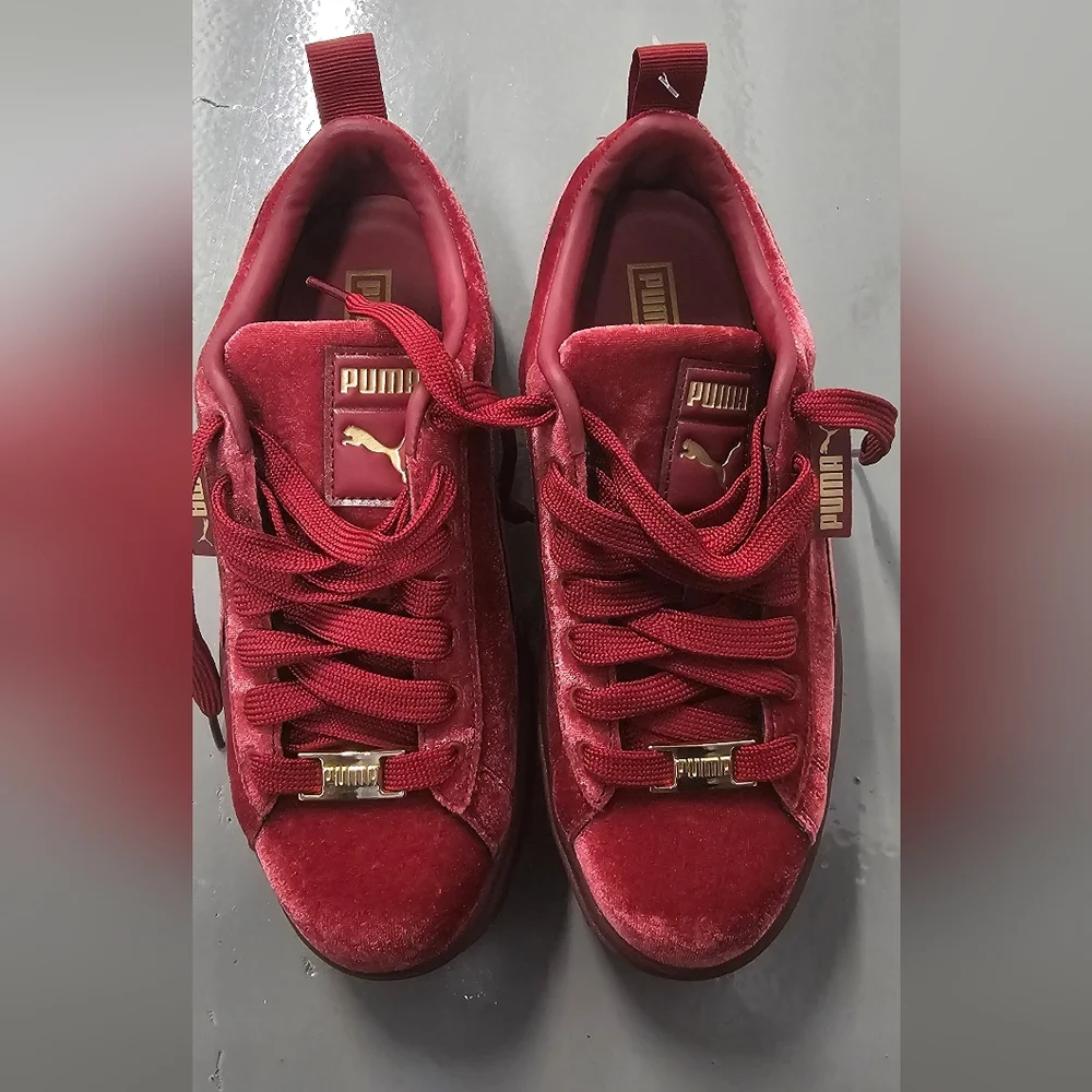 PUMA Mayze Velvet Tibetan Red Platform Sneakers Sz 7 Like New